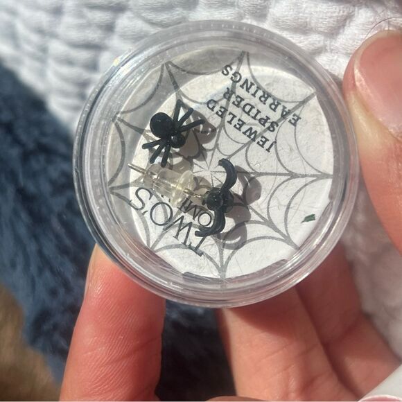 New spider earrings - Picture 1 of 3